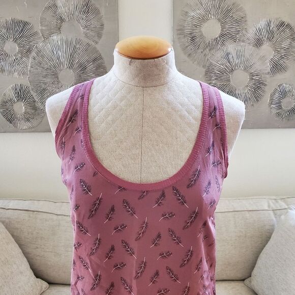 JOIE | 'Rain' 100% Silk Feather Print Sleeveless Top - size XS in Mauve - Picture 2 of 13